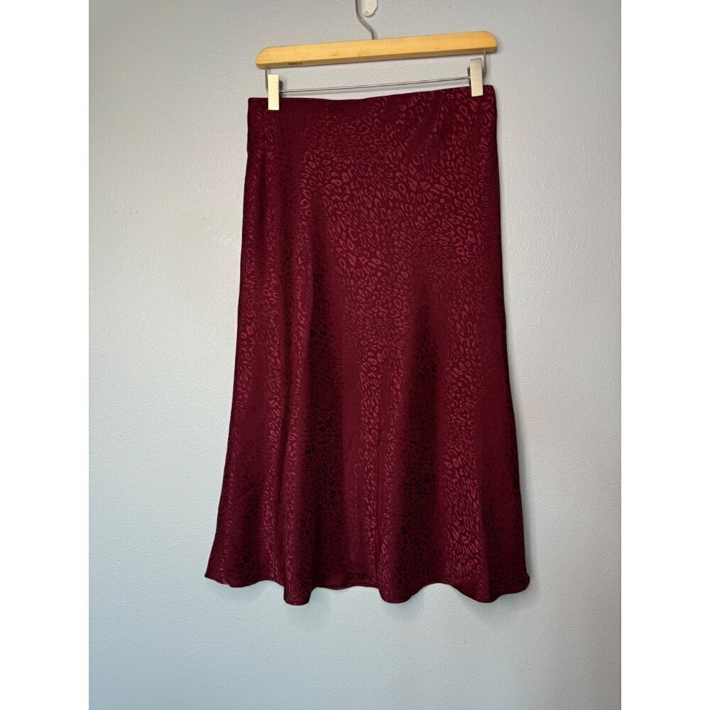 Socialite Burgundy Shiny Animal Print MIDI Lined Skirt Size M Side Slit NEW